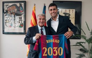 رسميًا: برشلونة يعلن التعاقد مع رودري